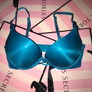Victoria’s Secret Miraculous Plunge Bra